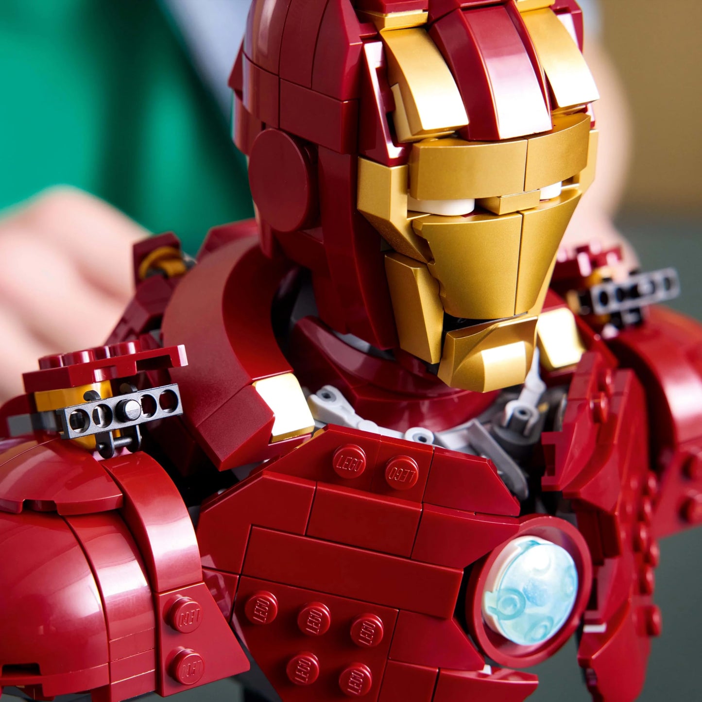 LEGO 76327 Marvel Iron Man MK4 Bust - Display Model Building Set for Adults incl. a Tony Stark Minifigure, plus Shoulder Cannons and a Rotating Head