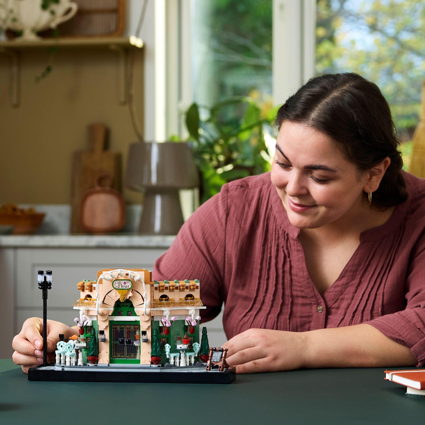 LEGO 10362 Icons French Café - incl. a Picturesque Facade, Hanging Flowerpots & Ornate Seating - Model Kit for Home or Office Desk Decor