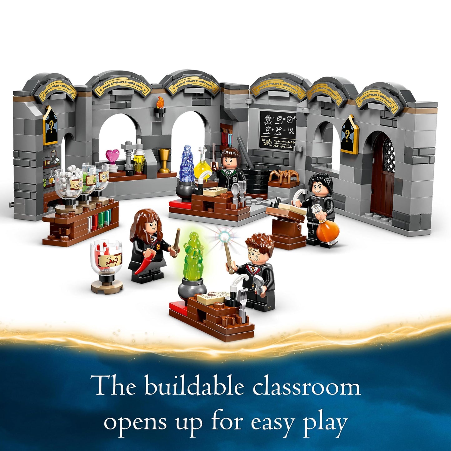 LEGO Harry Potter Hogwarts Castle : Potions Class Set with 4 Character Minifigures Incl. Hermione Granger