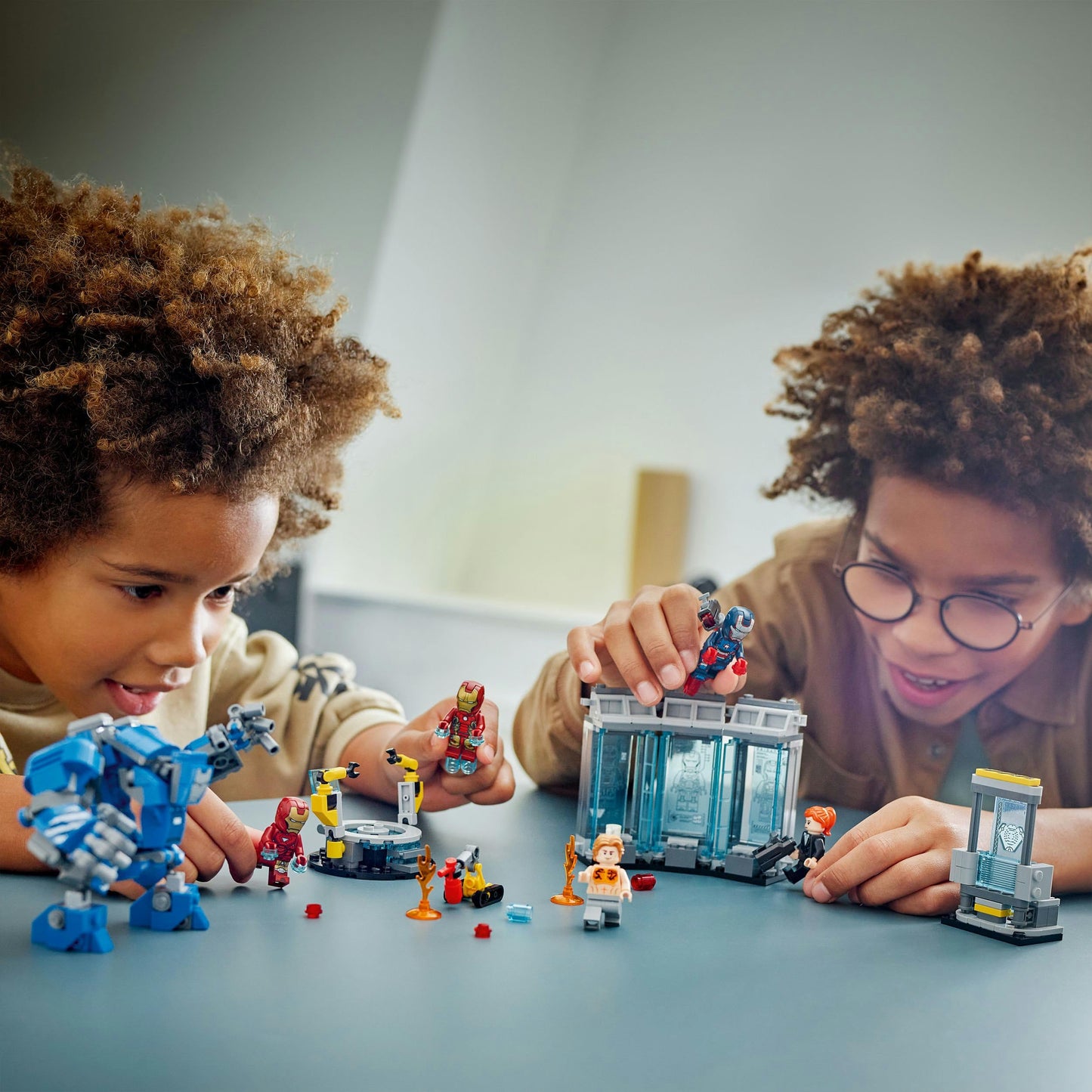 LEGO 76315 Marvel Iron Man's Laboratory : Hall of Armour - 5 Minifigures incl...