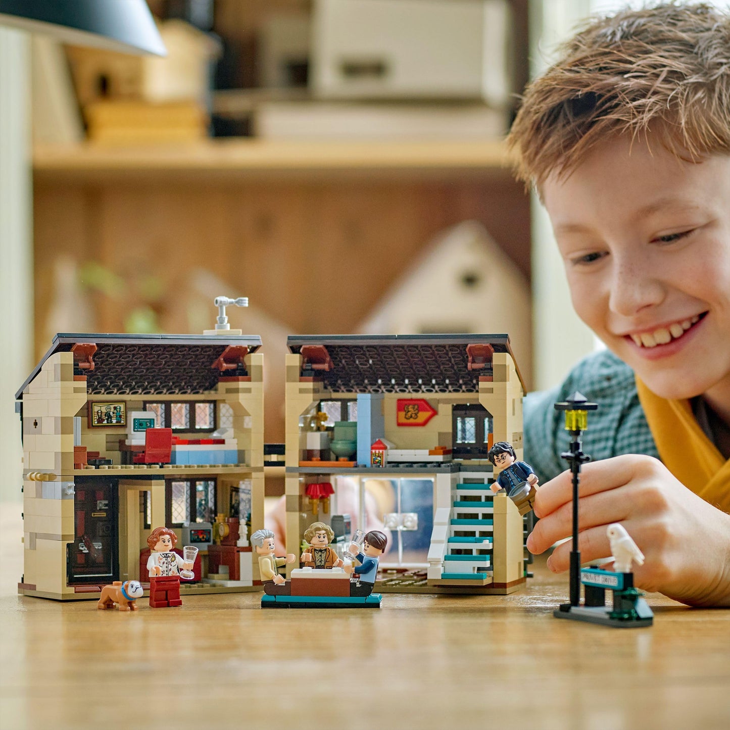LEGO 76451 Harry Potter Privet Drive : Aunt Marge's Visit with 5 Minifigures & Inflated Aunt Marge Figure