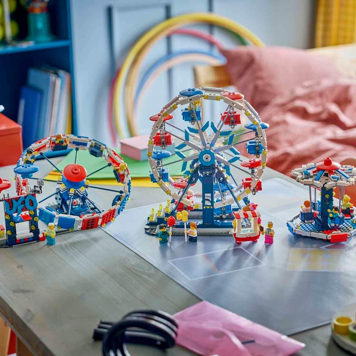 LEGO 31389 Creator 3 in 1 Iconic Ferris Wheel Toy - Transforms into a UFO Ride or Carousel