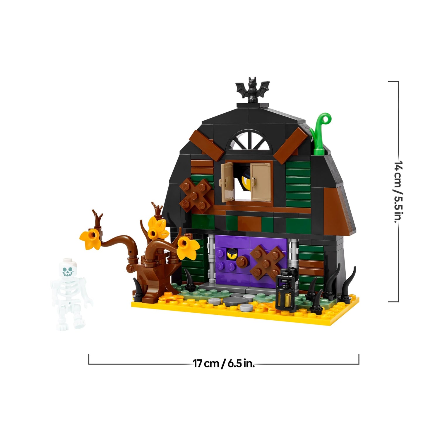 LEGO 40721 Halloween Barn with a Skeleton Minifigure and Spooky Accessories incl. a Bat & Lamps