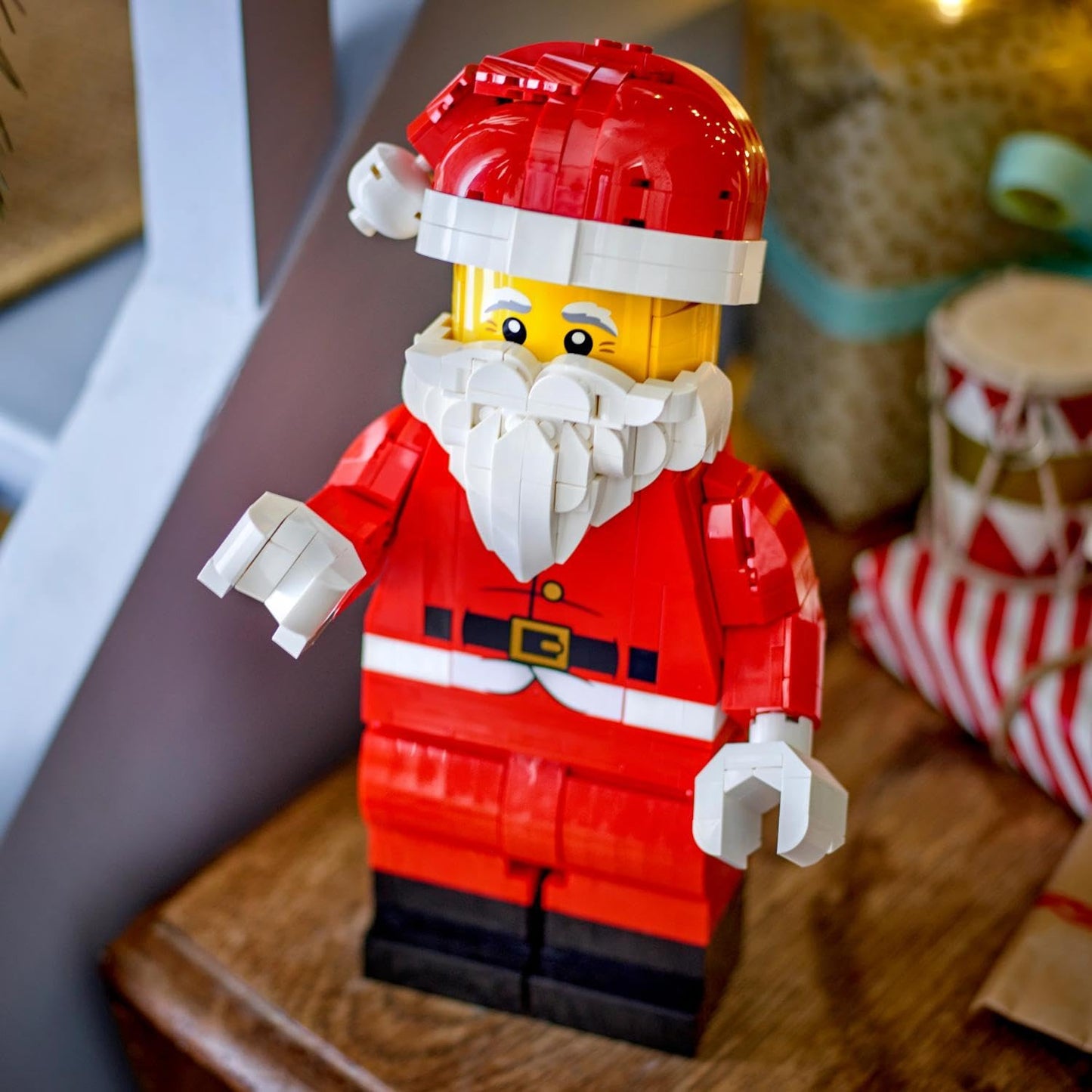 LEGO 40820 Up-Scaled Santa Minifigure