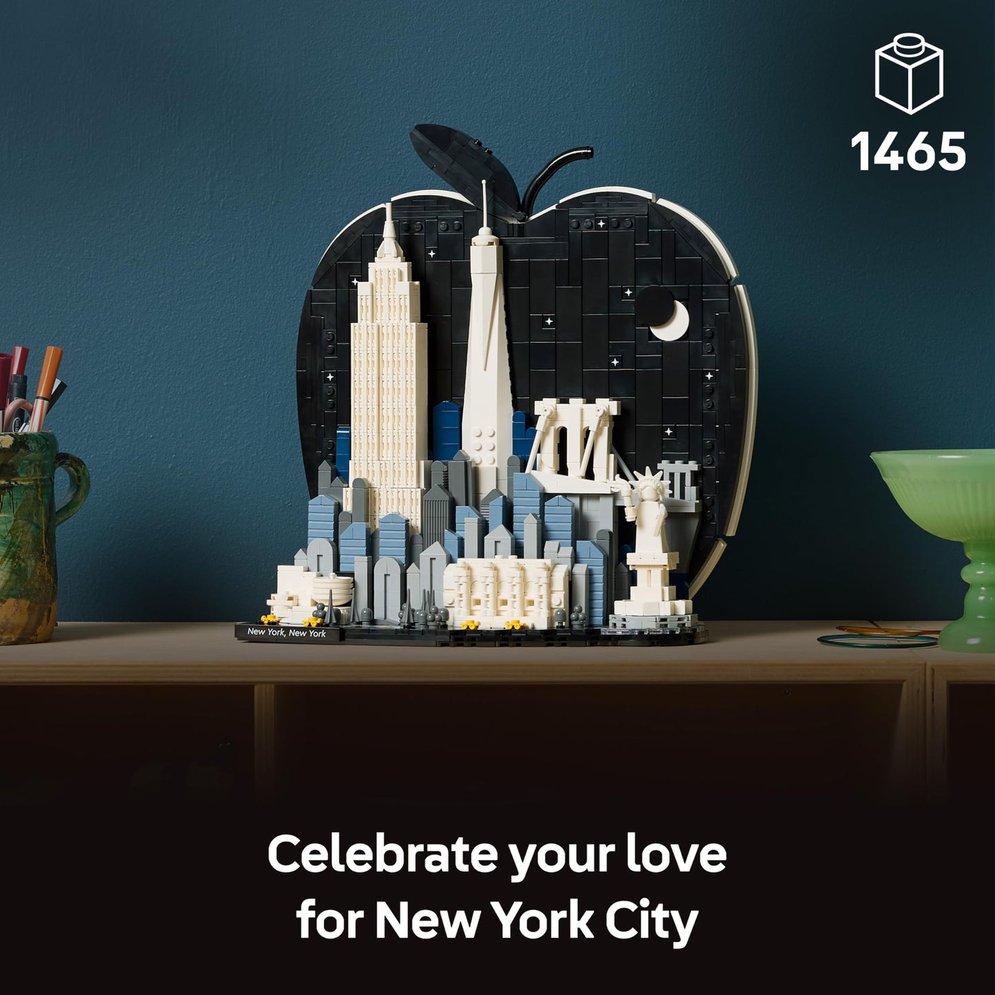 LEGO 21066 Architecture New York City – The Big Apple - Miniature Model Kit for Adults - 3D Shelf Decor w/Landmarks incl. Empire State Building & Brooklyn Bridge