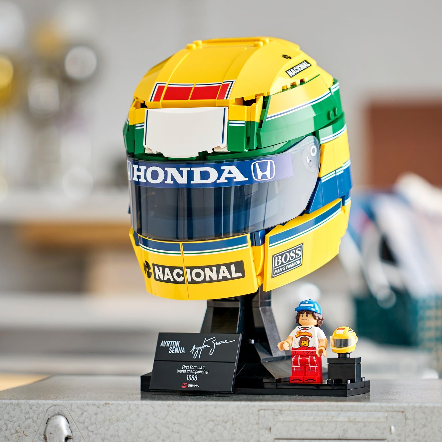 LEGO 43024 Editions Ayrton Senna Helmet - F1 Merchandise - with Collectible Minifigure