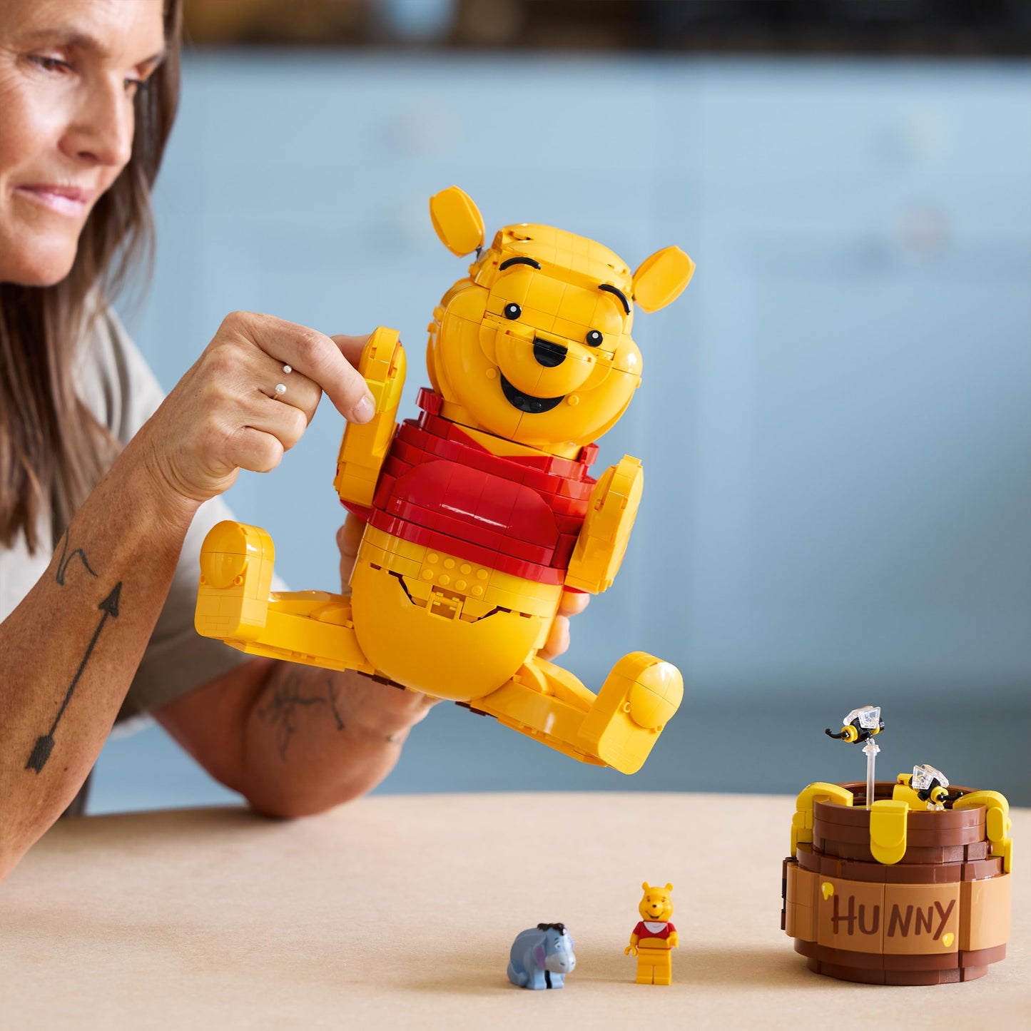 LEGO 43300 Disney Winnie the Pooh - Display Model with Honey Pot, Collectible Minifigure & Eeyore Figure