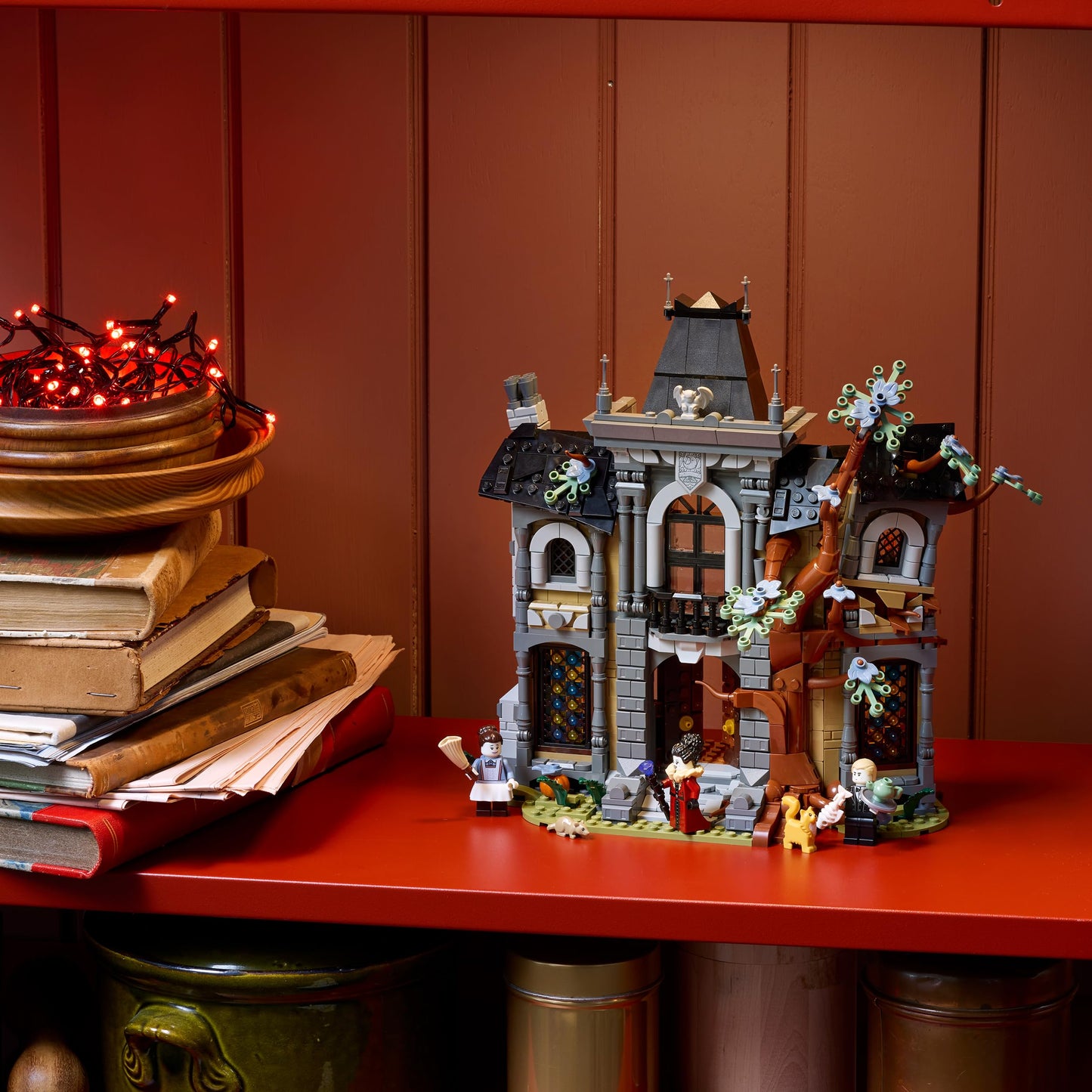 LEGO 11383 Icons Mayor Manor with Gothic Interior & 3 Glow-in-the-Dark Minifigures