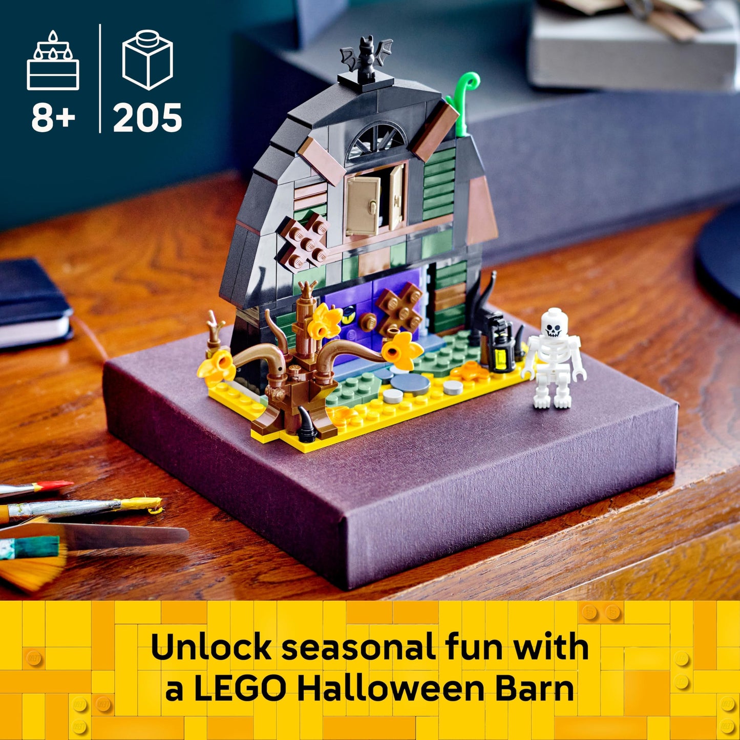 LEGO 40721 Halloween Barn with a Skeleton Minifigure and Spooky Accessories incl. a Bat & Lamps